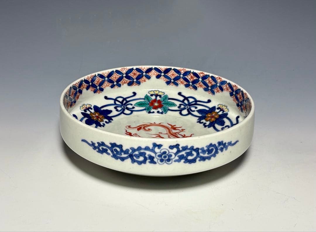 「柿右衛門」団龍唐花文独楽形皿