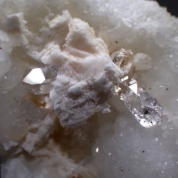 【イタリア/カラーラ産】カラーラダイヤモンドクォーツ