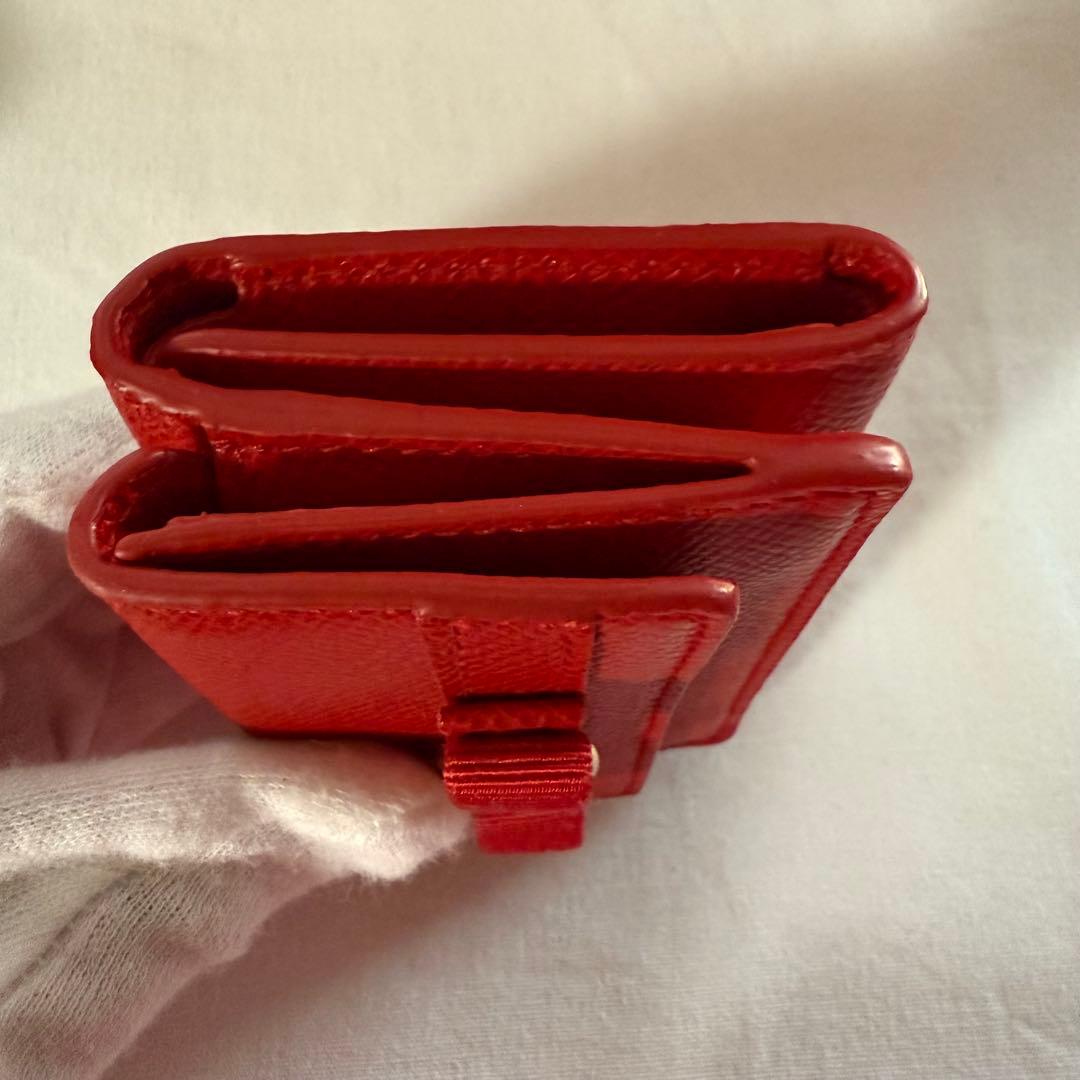 新品 未使用 フェラガモ レザー三つ折り財布 レッド リボン