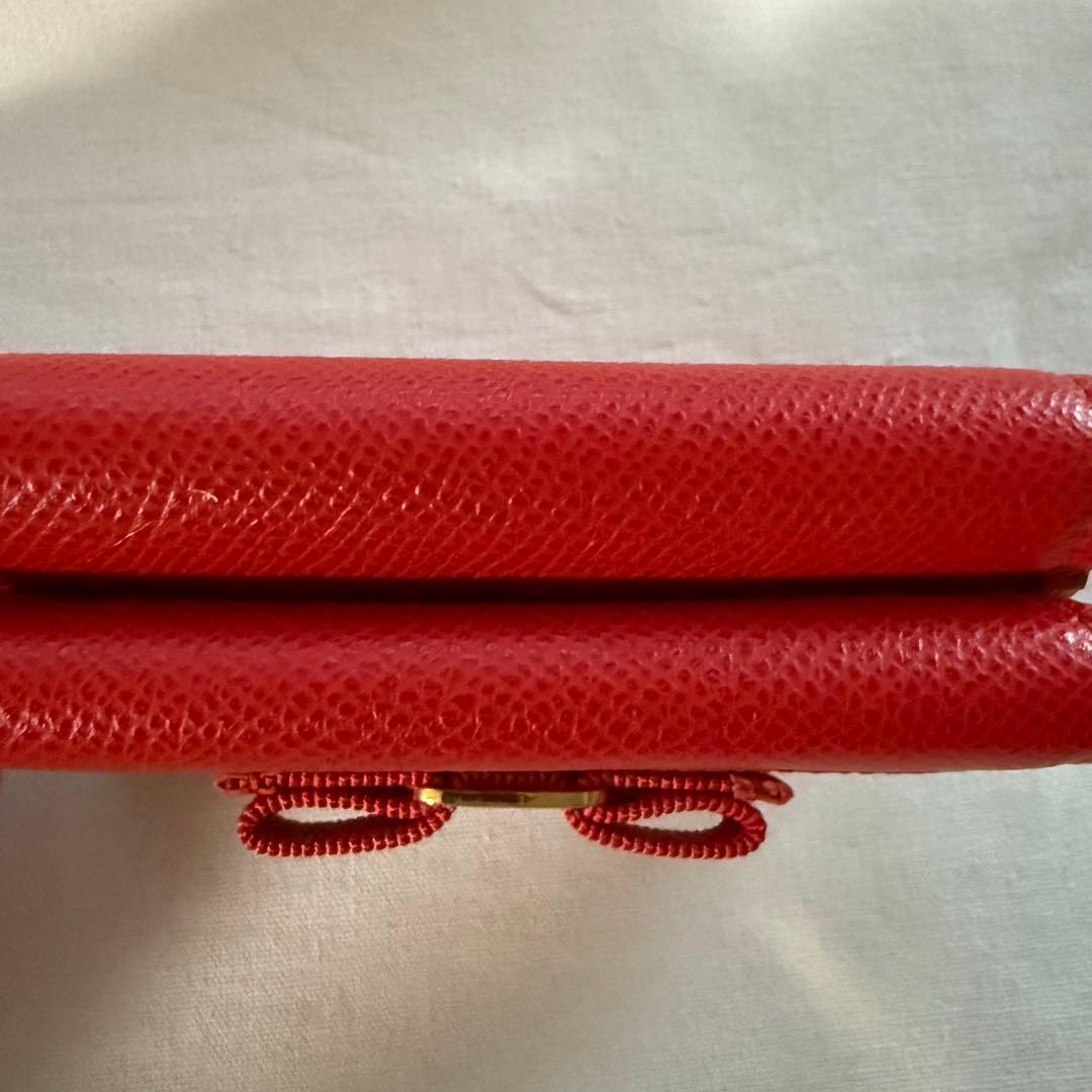 新品 未使用 フェラガモ レザー三つ折り財布 レッド リボン
