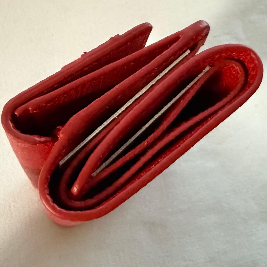 新品 未使用 フェラガモ レザー三つ折り財布 レッド リボン