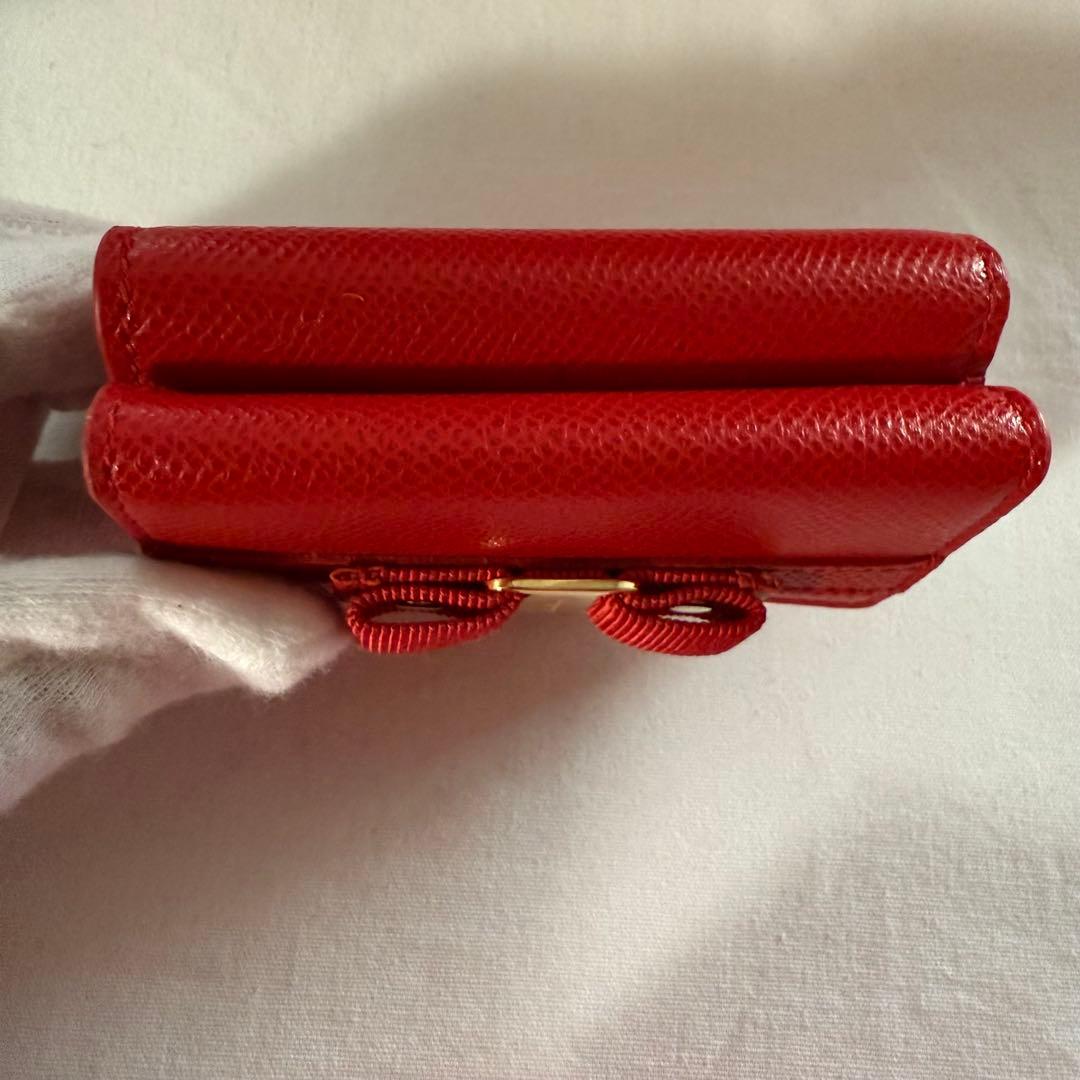 新品 未使用 フェラガモ レザー三つ折り財布 レッド リボン