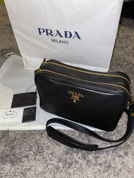 PRADA★ショルダーバッグ（ブラック）