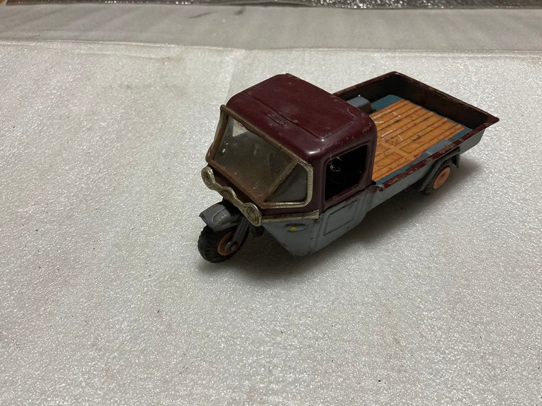 マツダ／3輪トラック。ブリキ製年代不明？【僅かな錆があります、付属品、箱は無し】