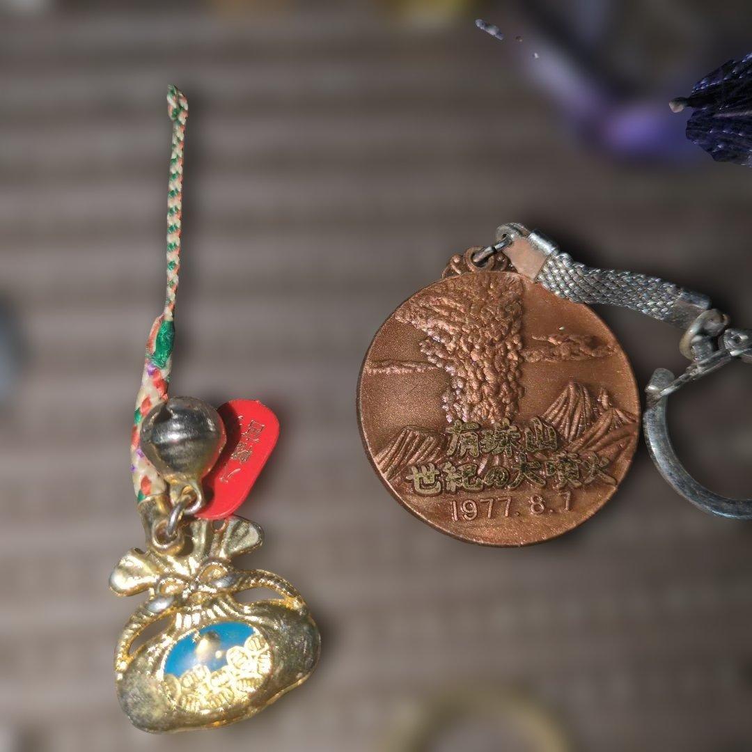 キーホルダー等まとめ売り　ご当地キーホルダー　龍剣キーホルダー　ピンバッジ　バラ