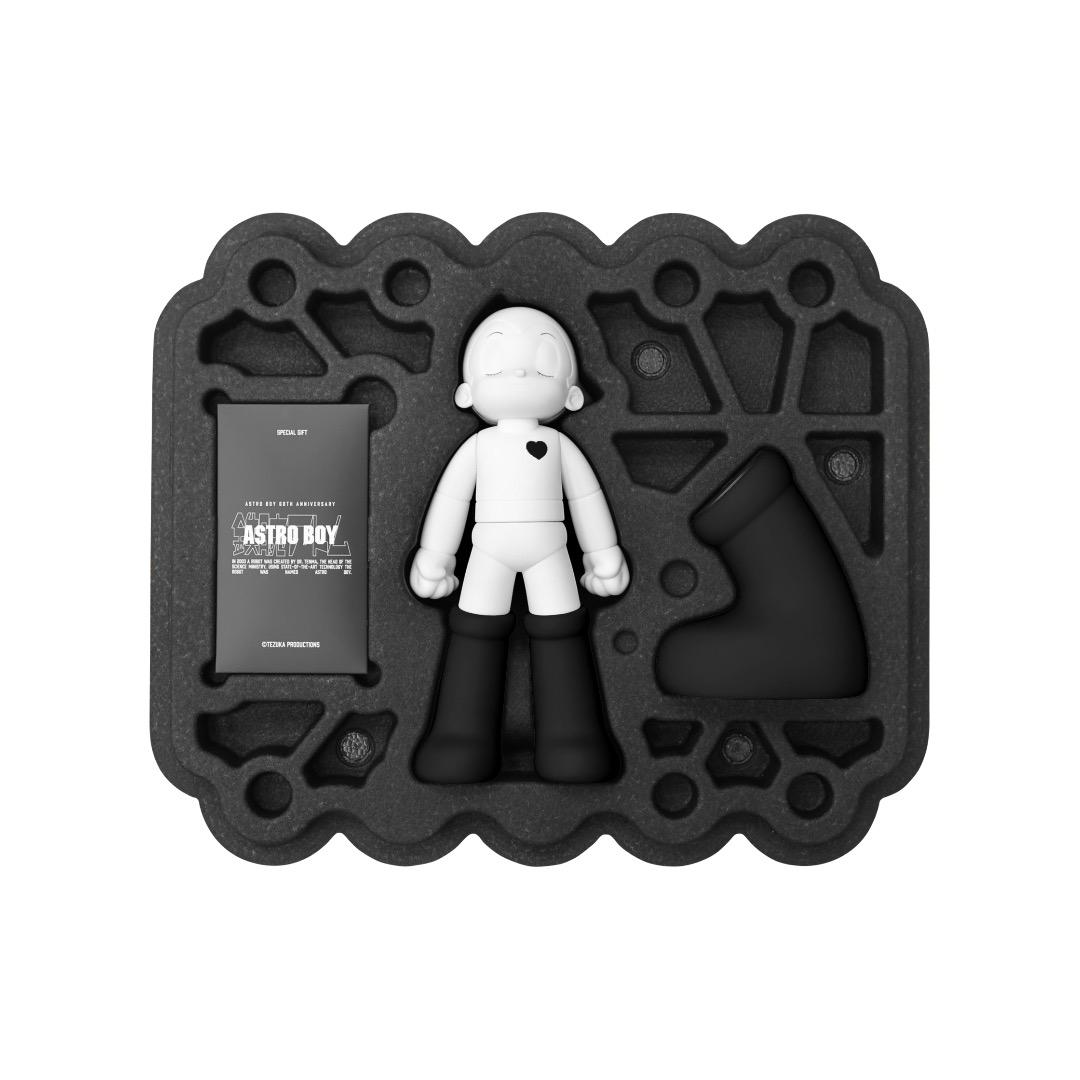 鉄腕アトム ブラックエディション スペシャルパッケージ （Qi2対応）