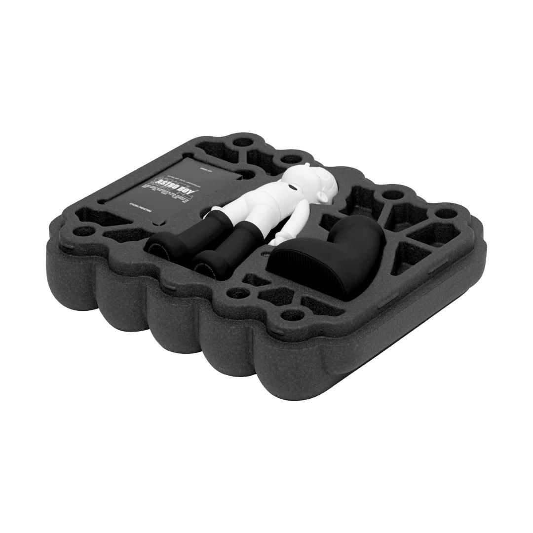 鉄腕アトム ブラックエディション スペシャルパッケージ （Qi2対応）