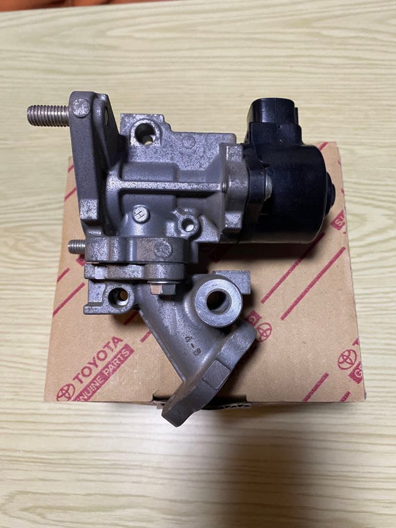 ZVW30 プリウス　25620-37120　EGRバルブ　30プリウス