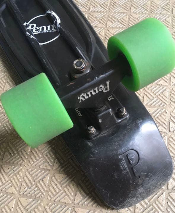 22インチ　ペニーPENNYスケートボード、ドッグダウンホイールセット