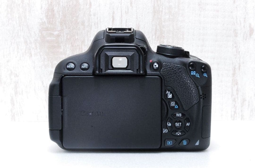 Canon Kiss X7i デジタル一眼レフ 18-55mmレンズ付