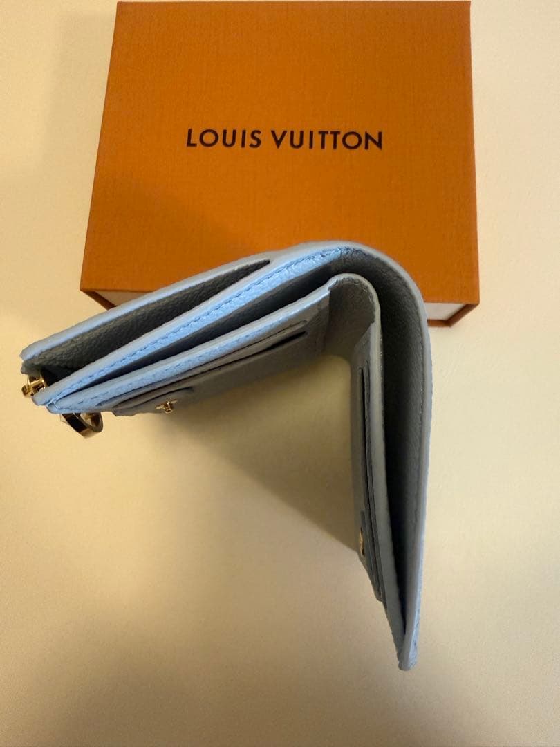 ルイヴィトン 限定カラーポルトフォイユリサ