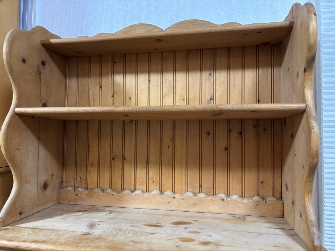 カントリー風木製シェルフ ハート型扉付き