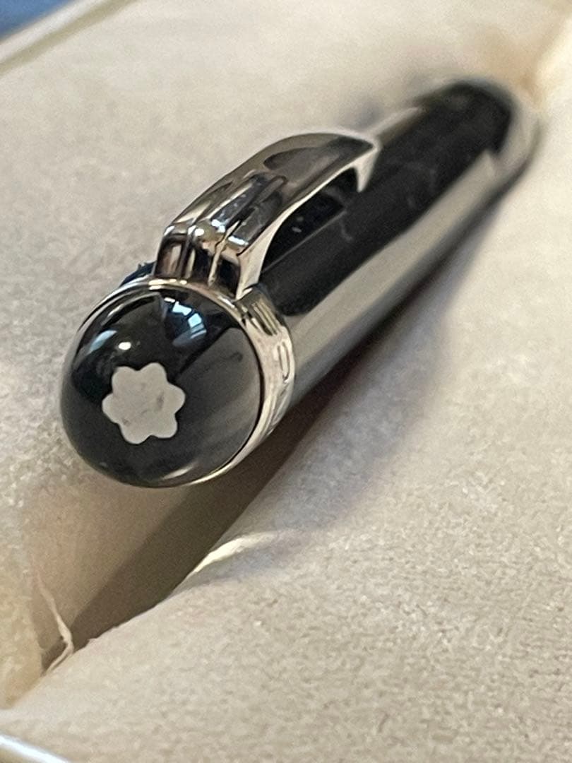 ◾️モンブラン◾️スターウォーカー◾️ボールペン◾️プラチナ◾️化粧箱付属◾️￼