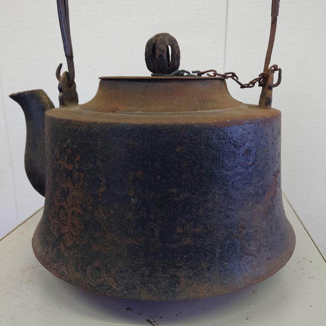 黒色 鉄瓶 装飾模様付き