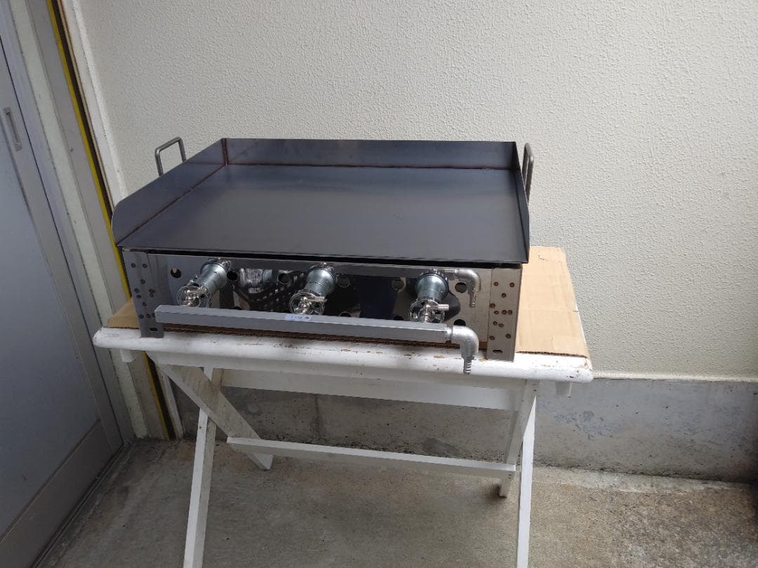 便利な持ちて付き　プロパンガス用　鉄板焼きグリドル　３辺フチ加工　お好み焼きそば