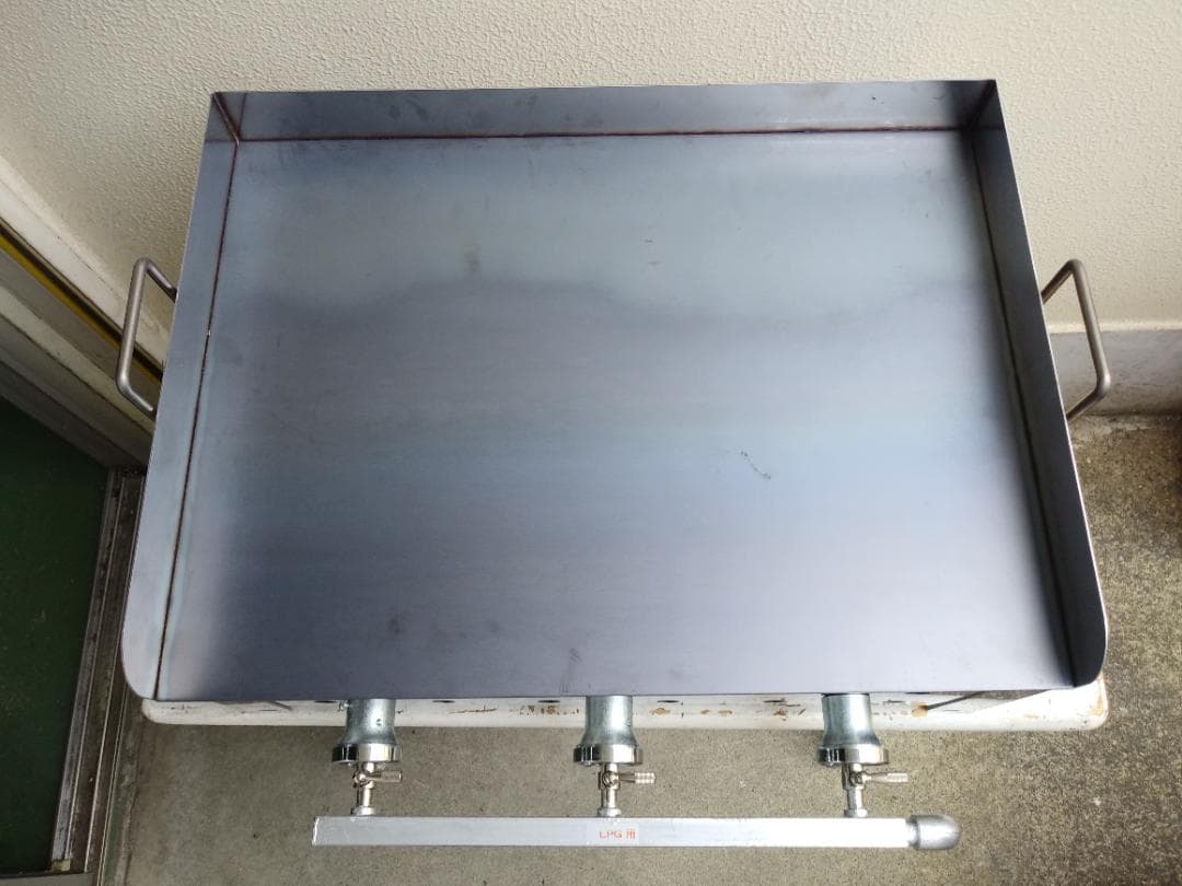 便利な持ちて付き　プロパンガス用　鉄板焼きグリドル　３辺フチ加工　お好み焼きそば