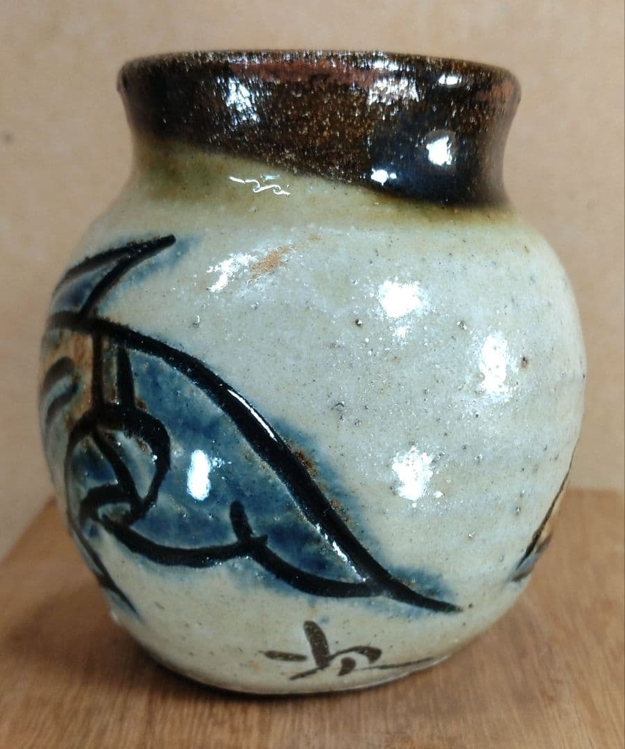 本物保証】金城次郎 小壷(魚文,2匹)共箱 栞 壷屋焼 人間国宝 美品 やちむん