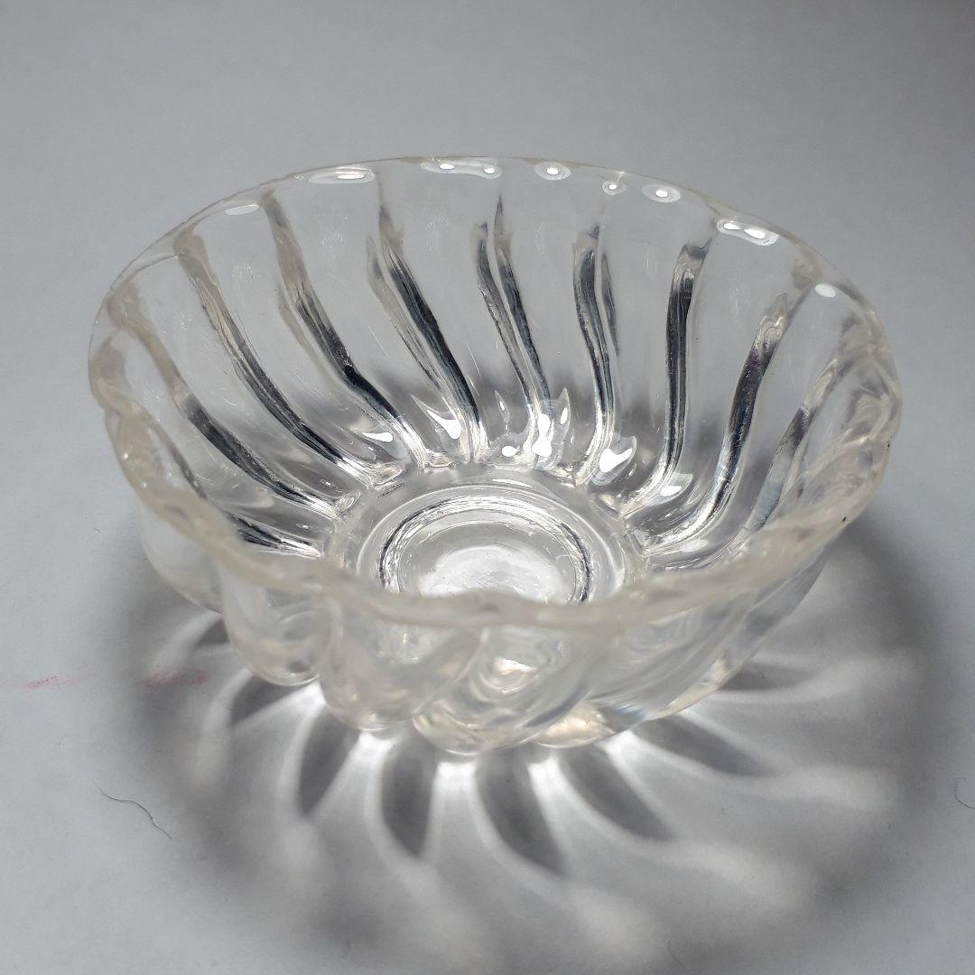 透明型吹き菊形盃(江戸時代)