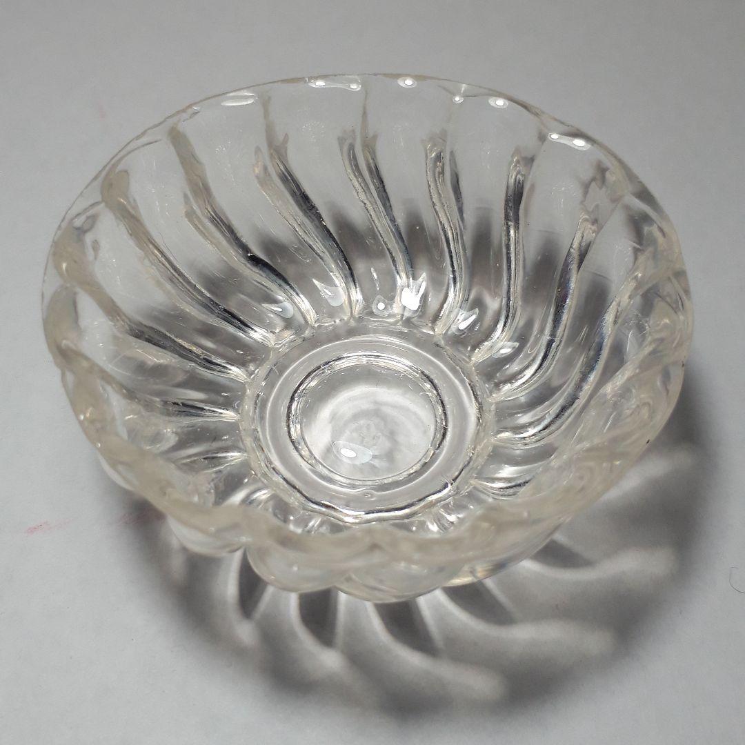 透明型吹き菊形盃(江戸時代)