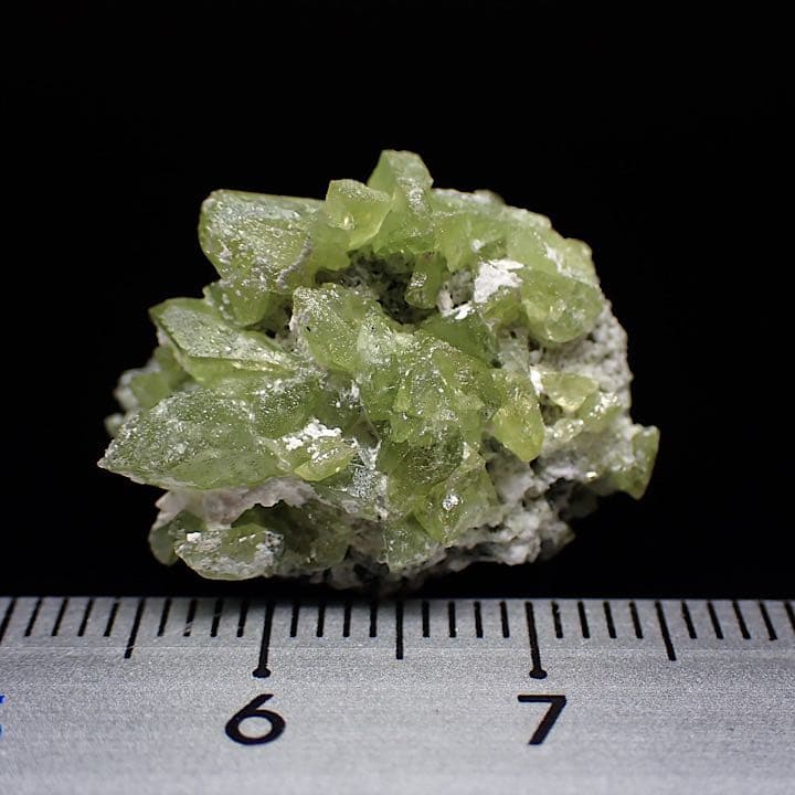 【パキスタン/バルチスタン産】スフェーンの群晶