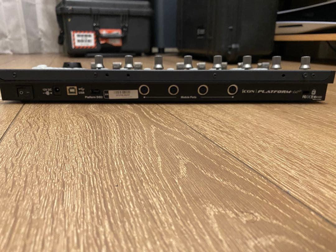 iCON PLATFORM M+ フィジカルコントローラー アイコン ムービング