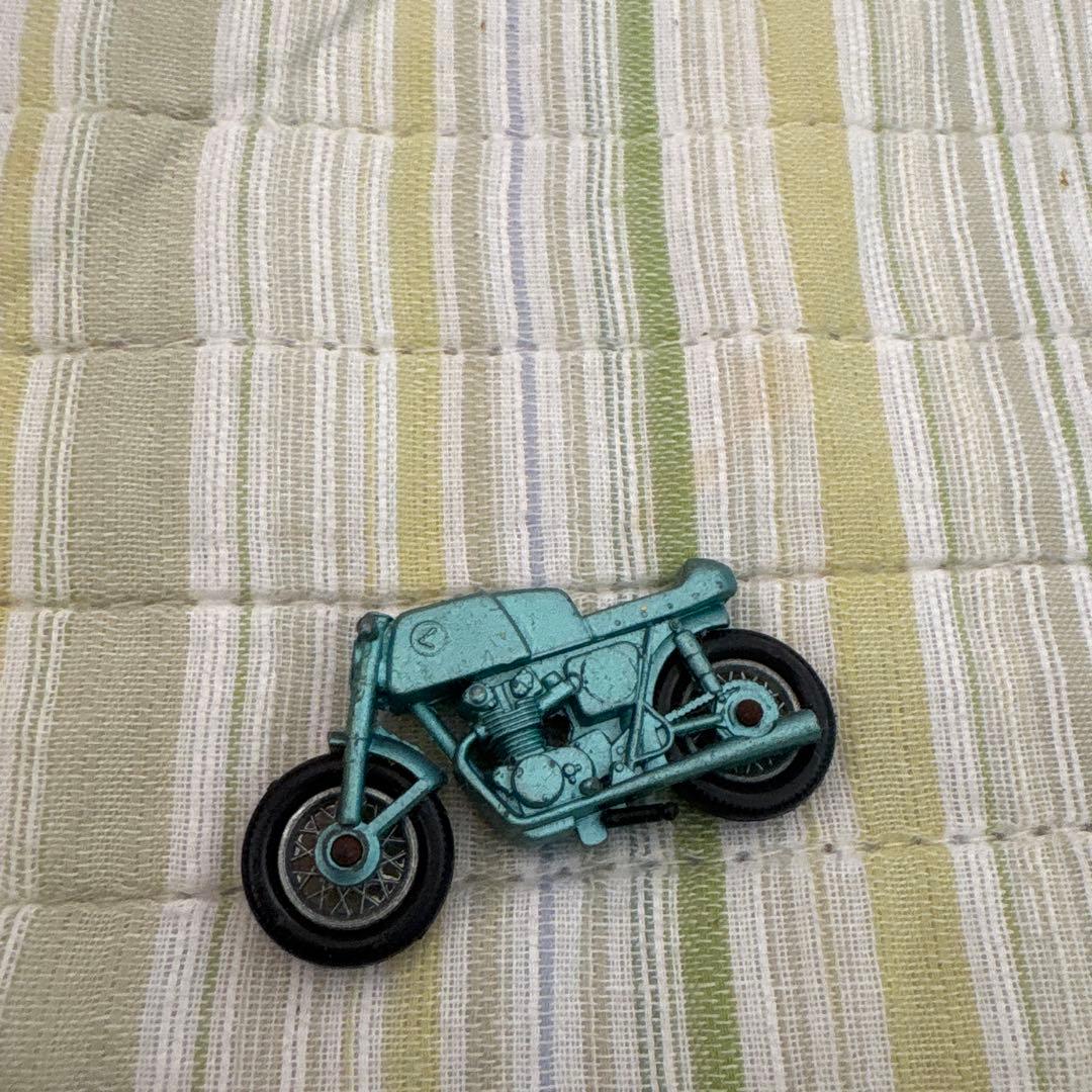 ミニカー 3点　マッチボックス　フィールドカー、ホンダバイク　ボート　ジープ