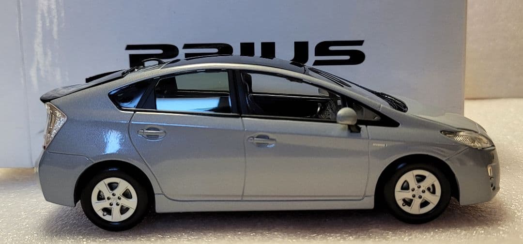 【 全国送料無料 】特大 ディーラー特注 プリウス ミニカー ケース付