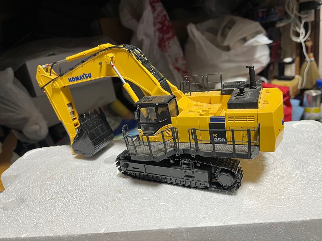 KYOSHO 1/50 油圧ショベル KOMATSU コマツ PC1250-8