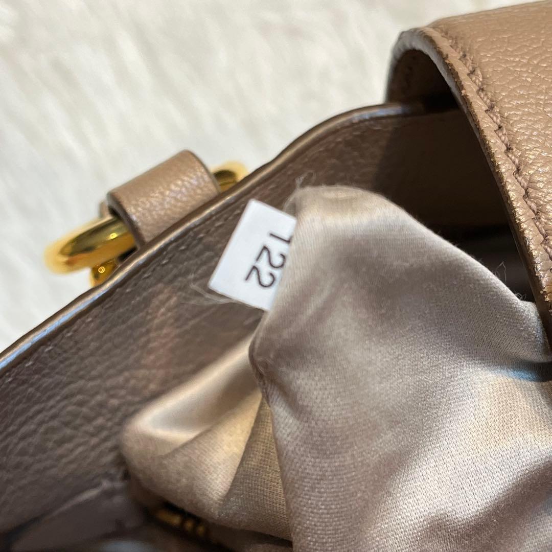 miumiu ミュウミュウ ハンドバッグ マドラス レザー ベージュ ブラウン