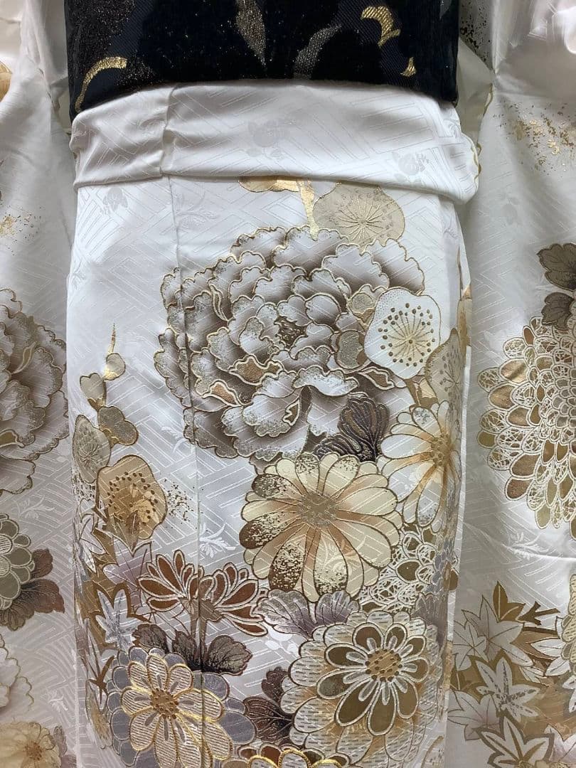 白地　金銀彩加工の上品な梅と菊の振袖フルセット　振袖のみ