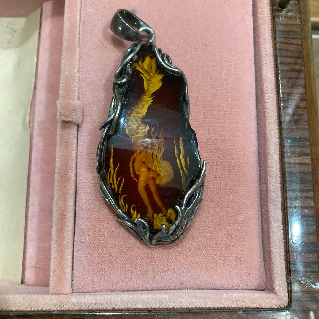 琥珀　インタリオ　ペンダントトップ　マーメイド