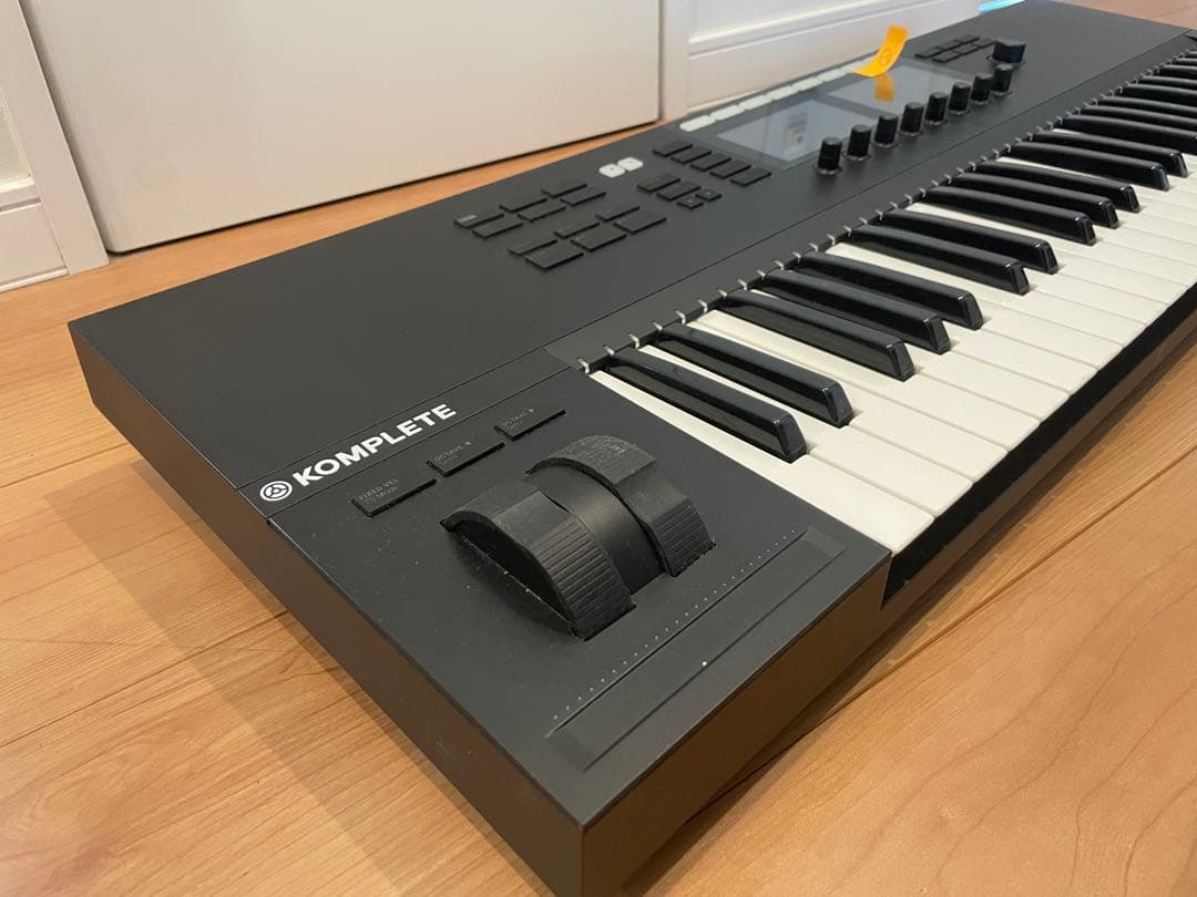 ②KOMPLETE KONTROL S49 MK2 ライセンス有