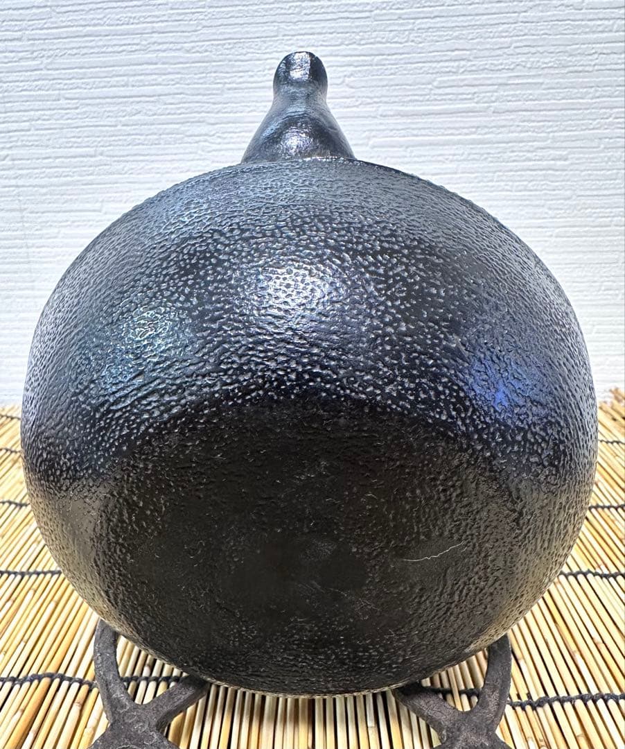 未使用品　敬典工房正寿堂山正　人間国宝髙橋敬典作１２型アラレ　南部鉄瓶