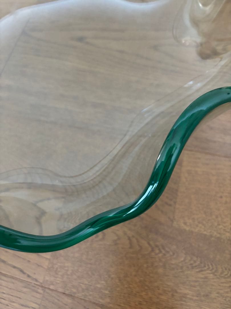 波型ガラスボウル 緑色縁取り 金属スタンド付き