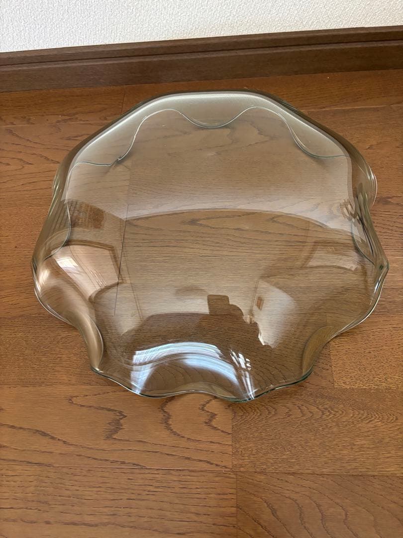 波型ガラスボウル 緑色縁取り 金属スタンド付き