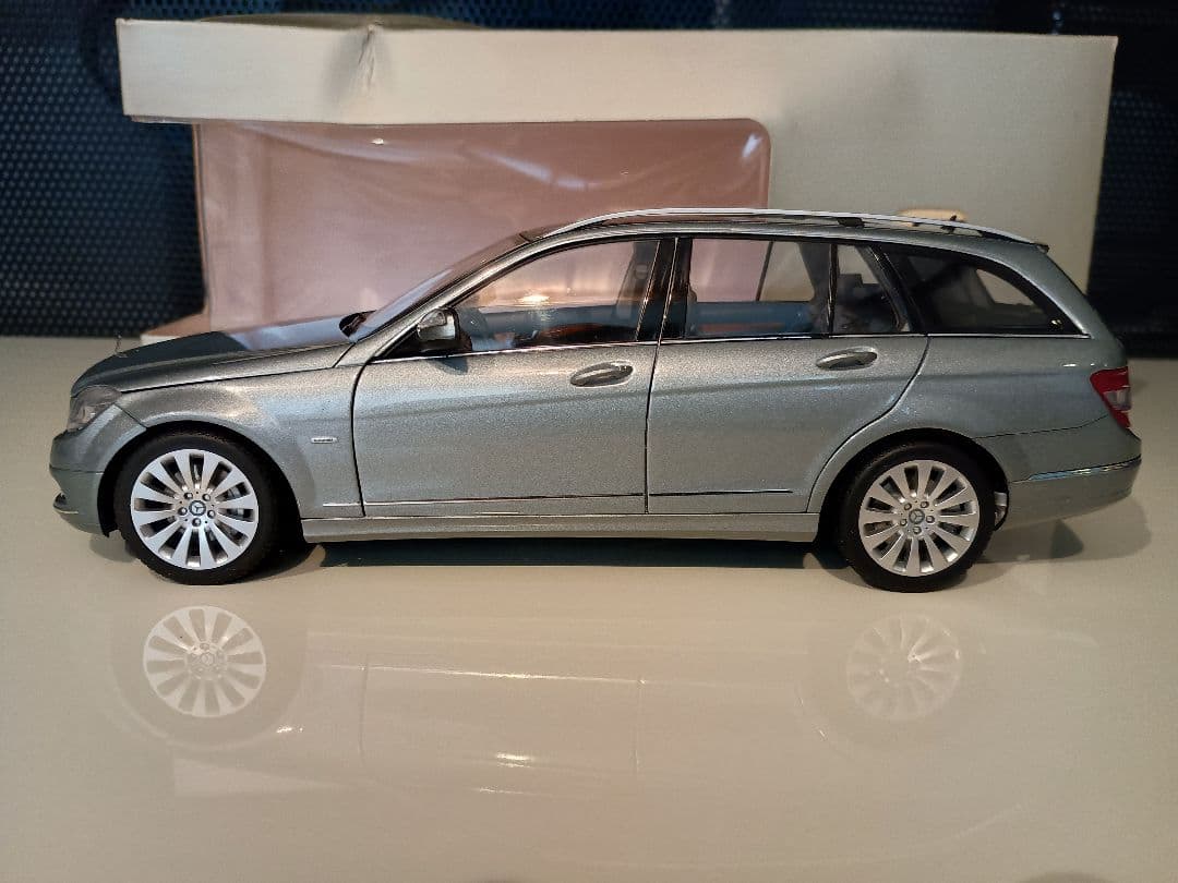 メルセデス特注 オートアート メルセデス ベンツ Cクラス ワゴン 1/18