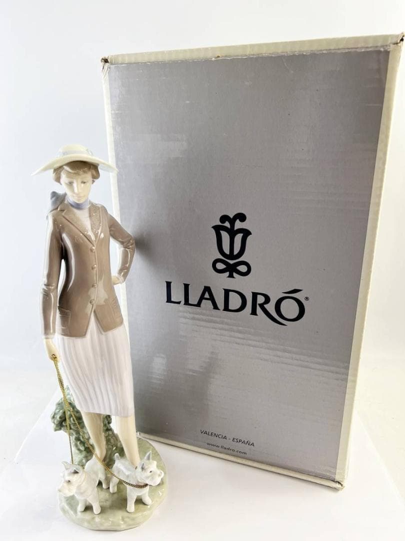 リヤドロ フィギュリン 6760『犬の散歩』 陶器の置物/ヨークシャーテリア