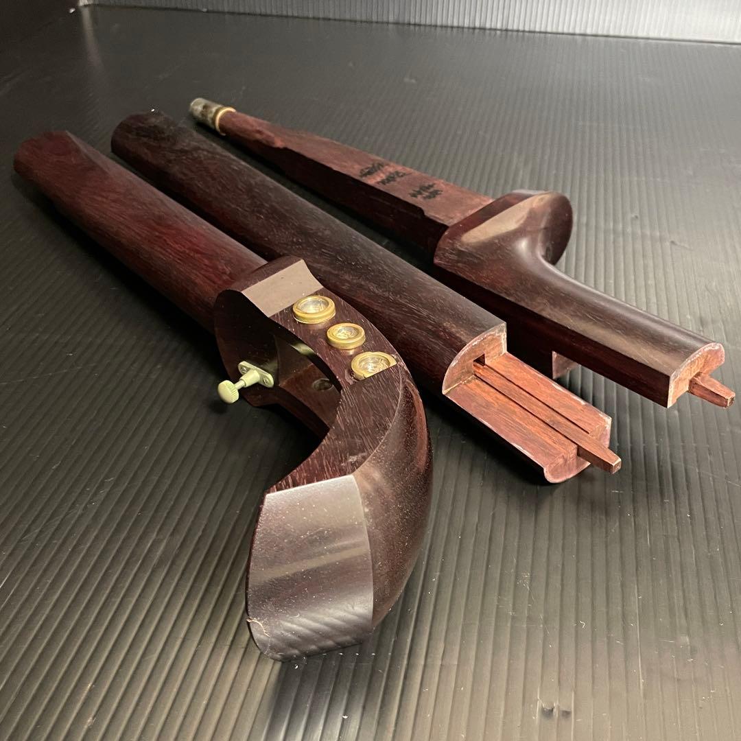 津軽三味線 紫檀 紅木製糸巻き 丸内胴 二本溝 軽量で扱いやすい 家紋入り