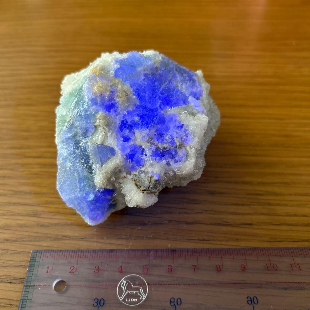 蛍石　福島県蛍鉱山　水晶付き　国産　原石