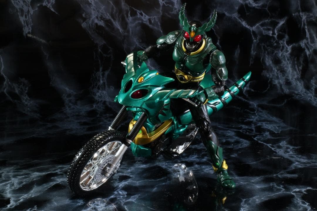 未使用 S.H.フィギュアーツ 仮面ライダーギルス &ギルスレイダー