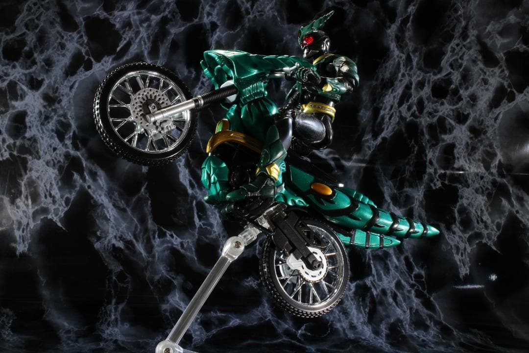 未使用 S.H.フィギュアーツ 仮面ライダーギルス &ギルスレイダー