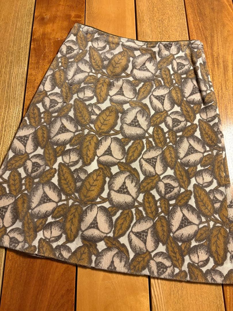 minä perhonen jardan ベージュ　スカート ひざ下丈