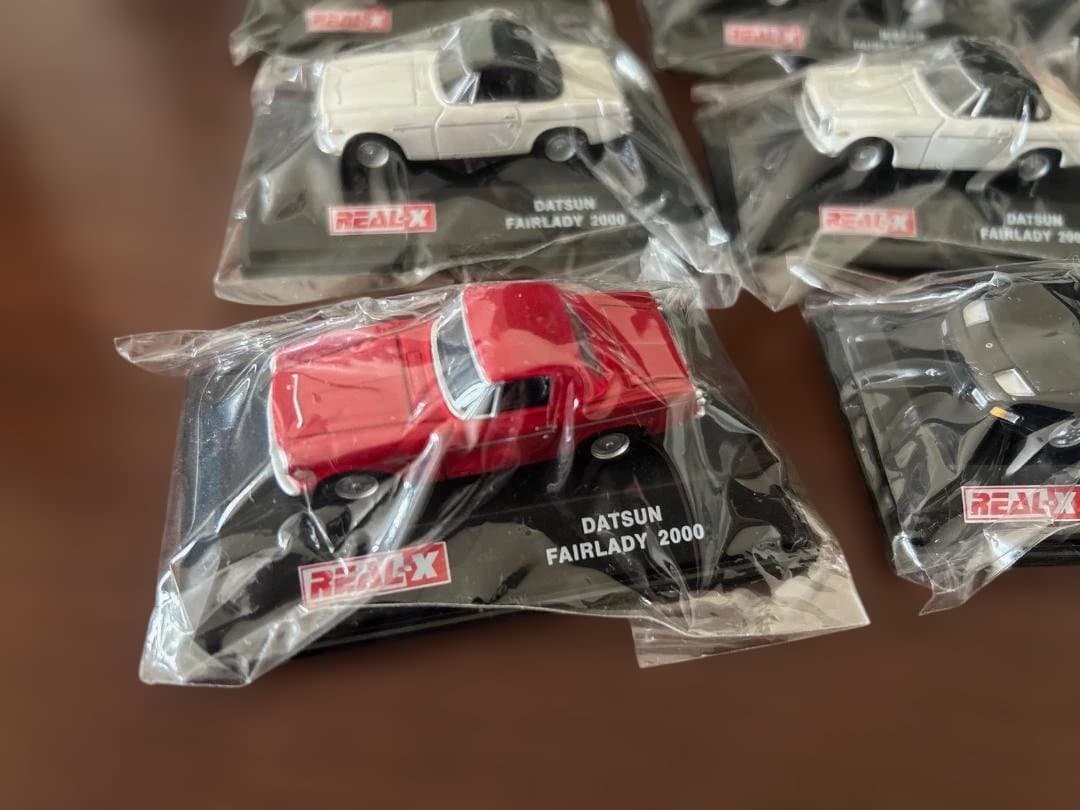 ミニカー DATSUN FAIRLADY 2000 & NISSAN FAIRLADY Z