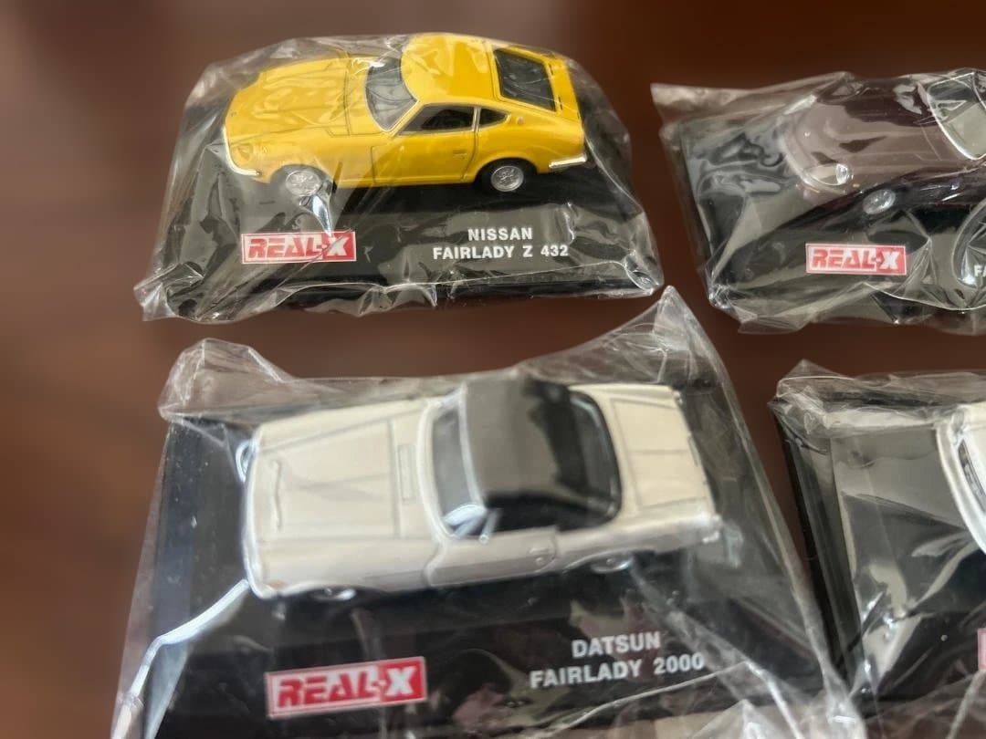 ミニカー DATSUN FAIRLADY 2000 & NISSAN FAIRLADY Z