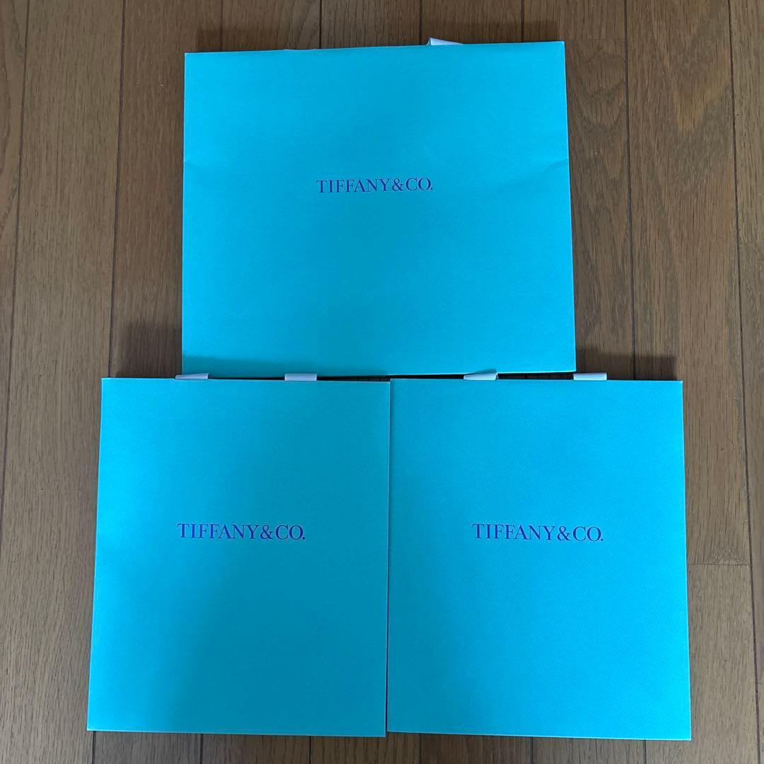 ティファニー・ケース2個・空箱1個・紙袋３枚