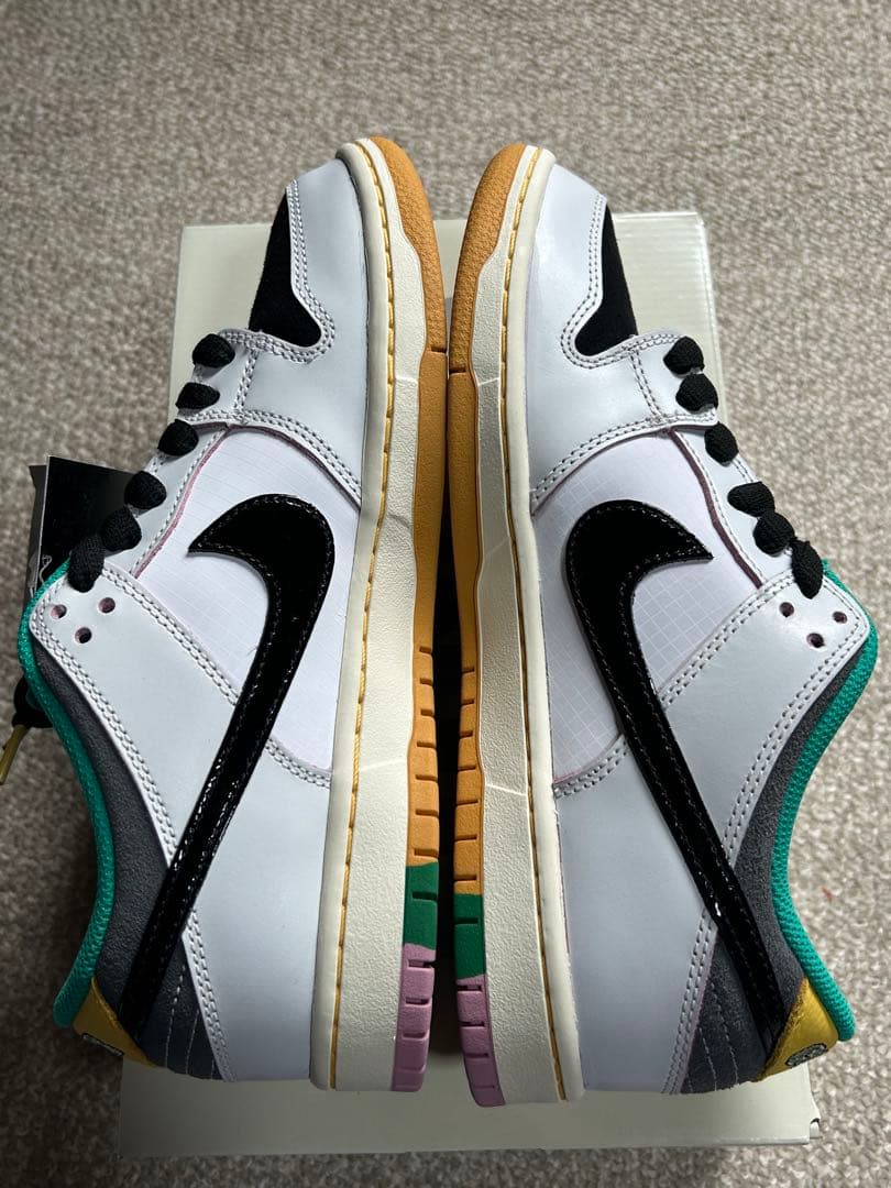 Nike SB Dunk Low スニーカー[新品未使用]