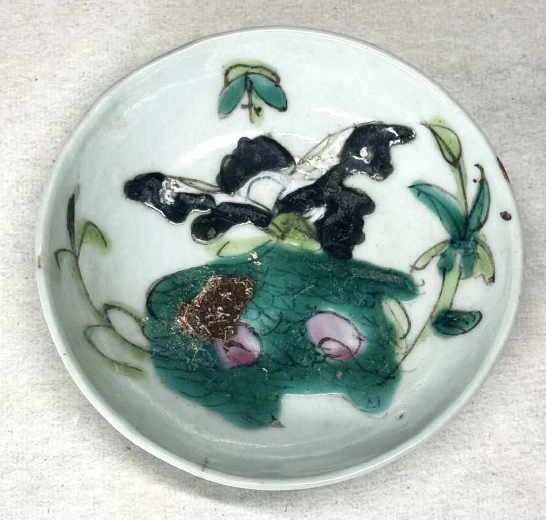 清 同治時代 粉彩花石蝶紋皿 歴史唐物 琺瑯彩 伝世品焼物 中国 WWTT125