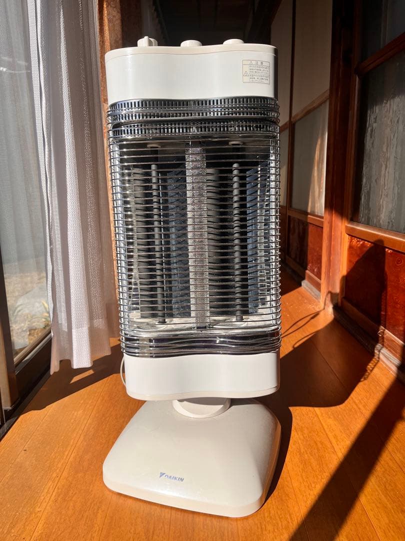美品　遠赤外線暖房機 セラムヒート ダイキン ERFT11MS 電気ストーブ