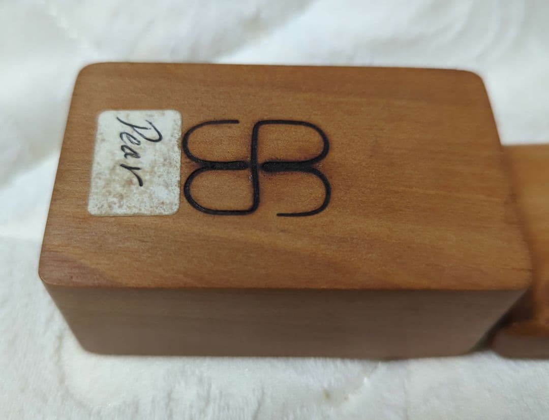 梨の木 小箱 / 蓋付き 木箱 小物入れ アート ギャラリー