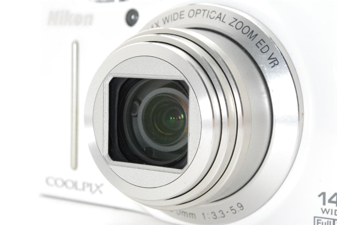 Nikon COOLPIX S8200 本体と付属品